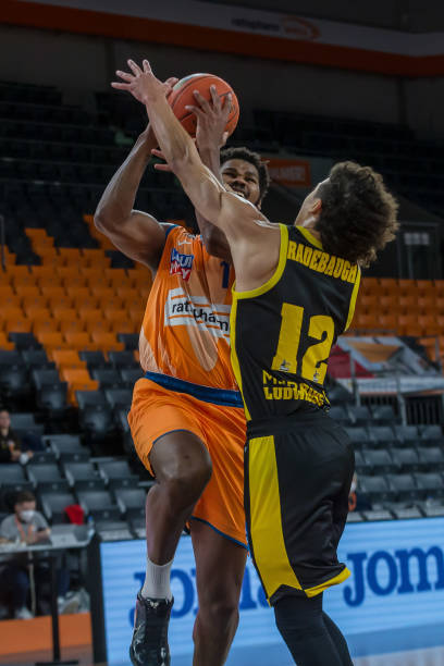 队合作解决 队合作解决