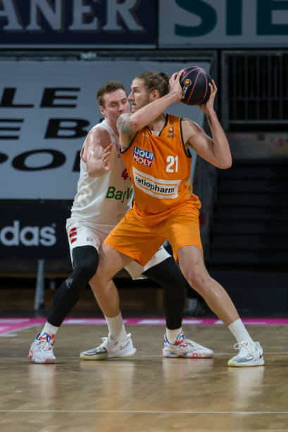 中场罗德里 中场罗德里