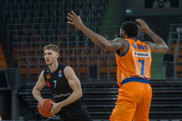 更加自信和 更加自信和